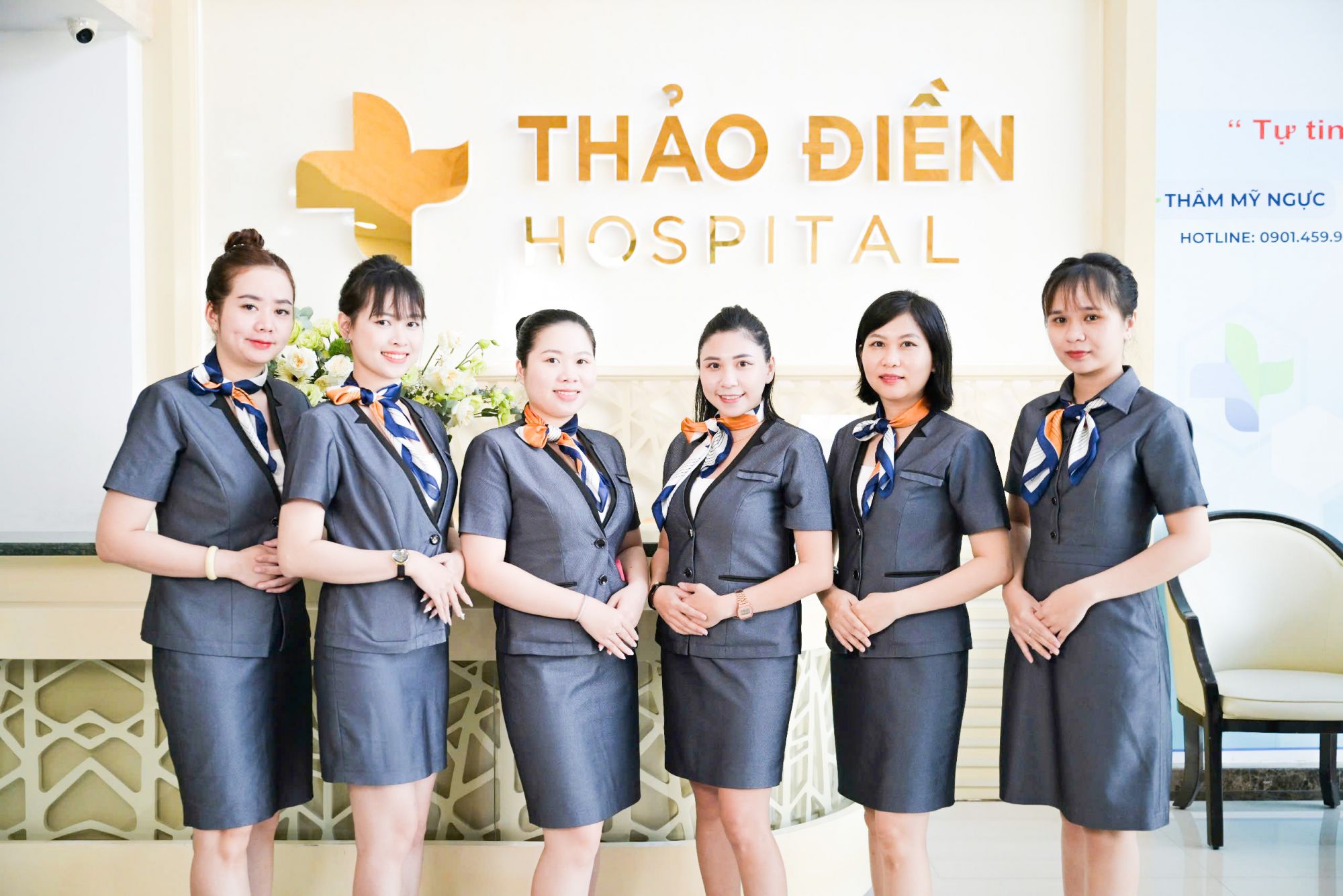 Tập Thể Cán Bộ Nhân VIên Bệnh Viện Quốc Tế Thảo ĐIền 