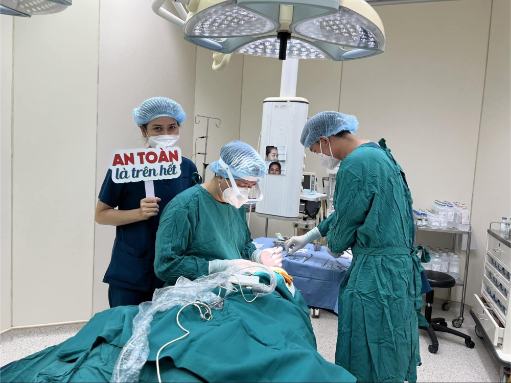 nâng ngực có bị ảnh hưởng gì không